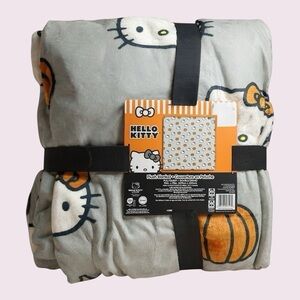 Hello Kitty Halloween Pumpkin Blanket – Full/Queen​​